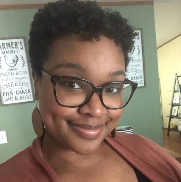 Meet your Posher, Kendra - Picture 1 of 1